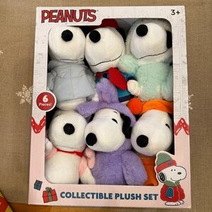 New in box Peanuts Snoopy Collectible Plush Set 6 pieces